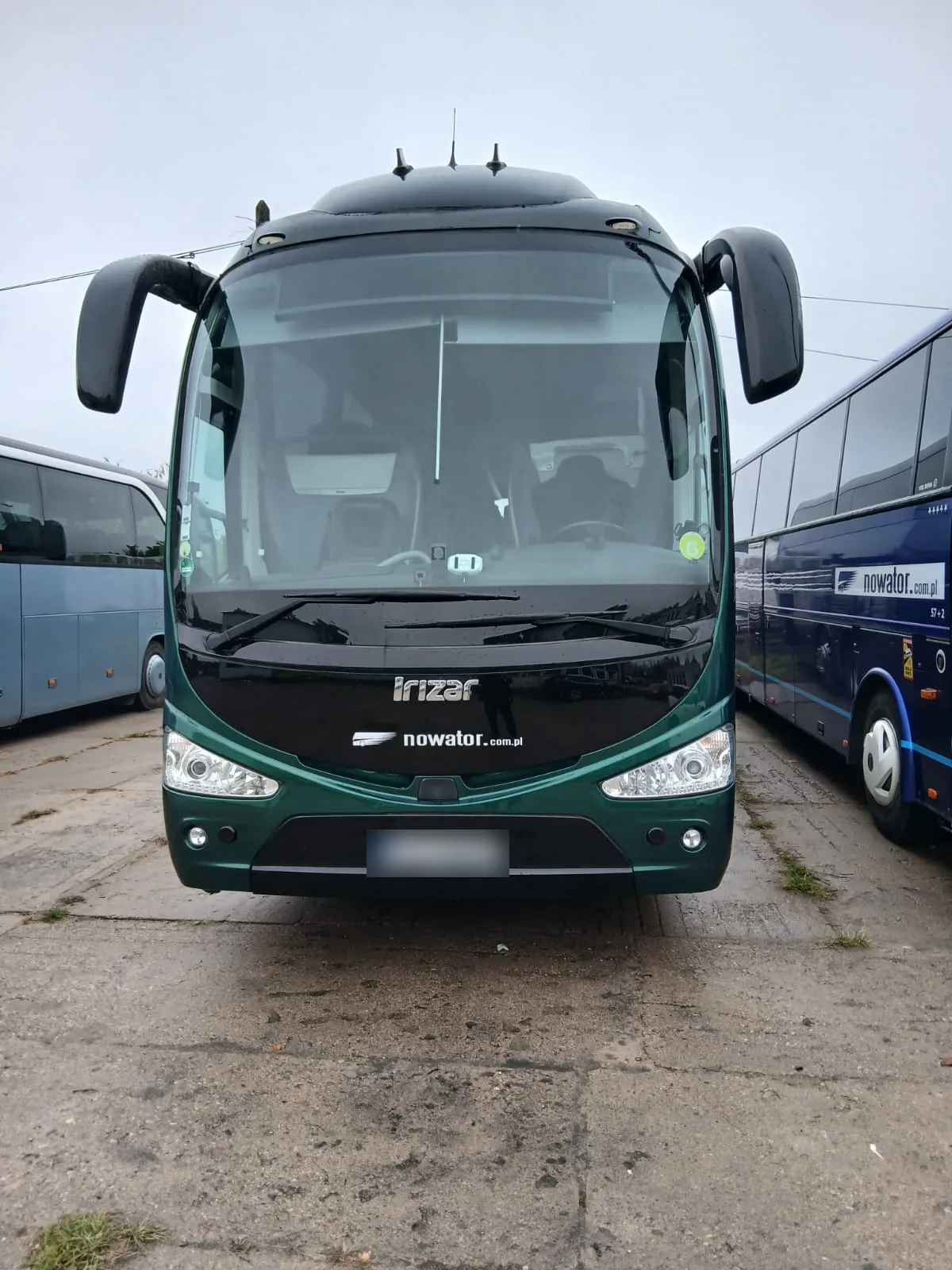 Autokar Irizar Biura Podróży Nowator na wycieczki grupowe po kraju i Europie