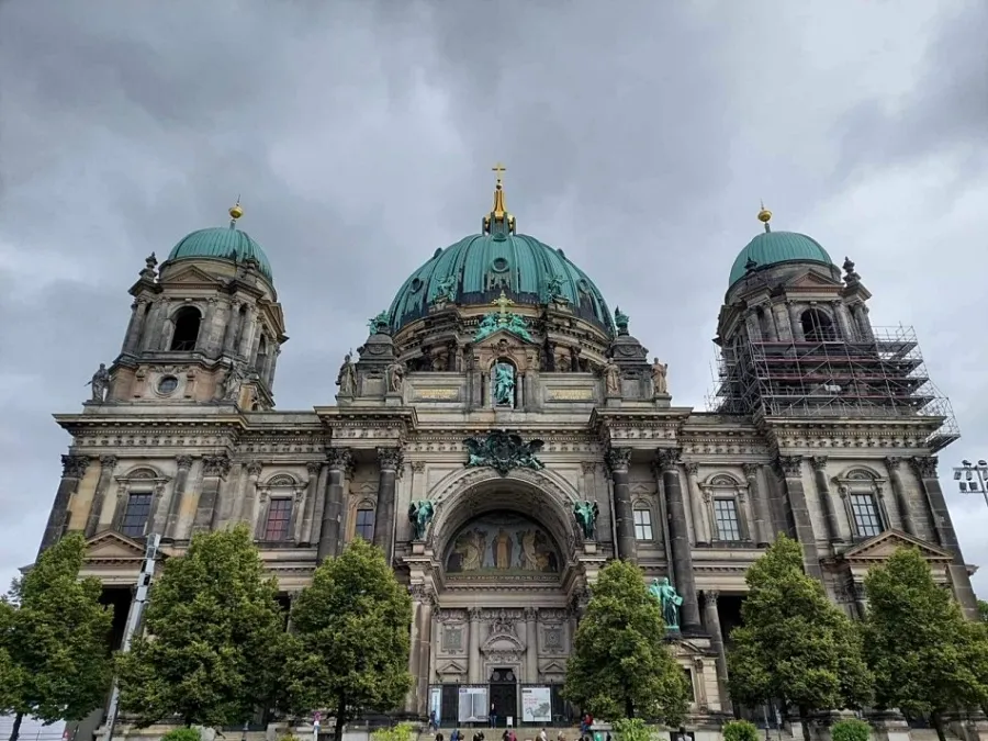 Fontanna w Lustgarten przed katedrą w Berlinie