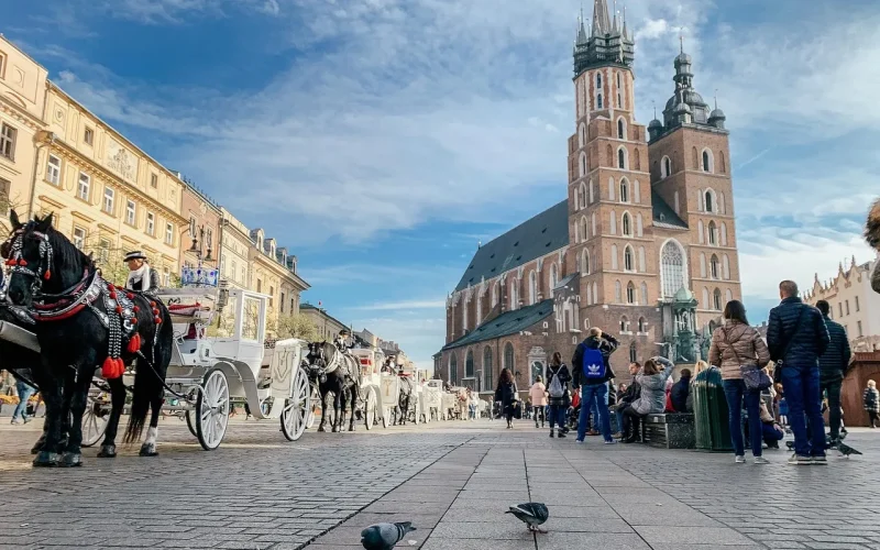 Rynek Główny w Krakowie z Kościołem Mariackim